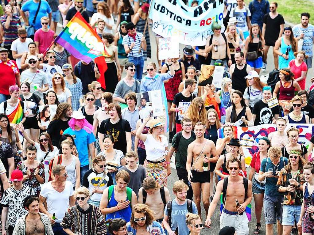 CSD-Parade in Freiburg – ein buntes Statement fr Liebe und Toleranz.