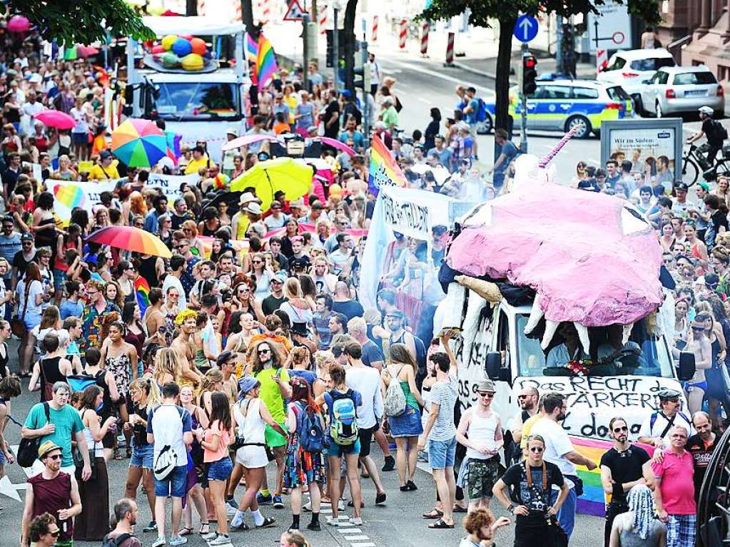 CSD-Parade in Freiburg – ein buntes Statement fr Liebe und Toleranz.