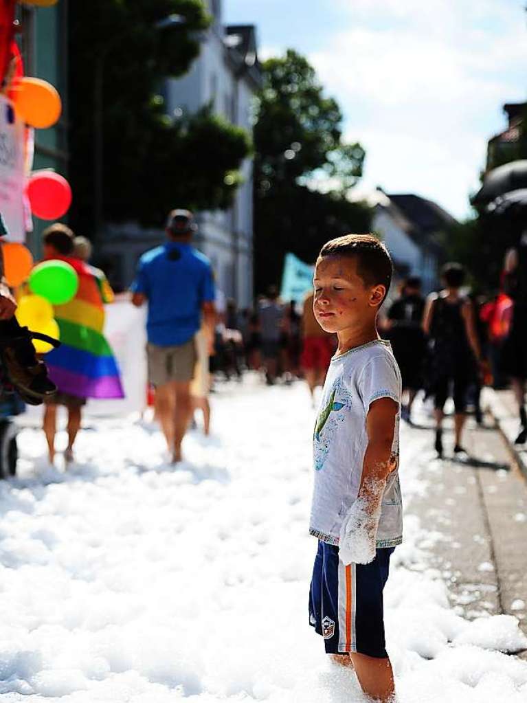 CSD-Parade in Freiburg – ein buntes Statement fr Liebe und Toleranz.