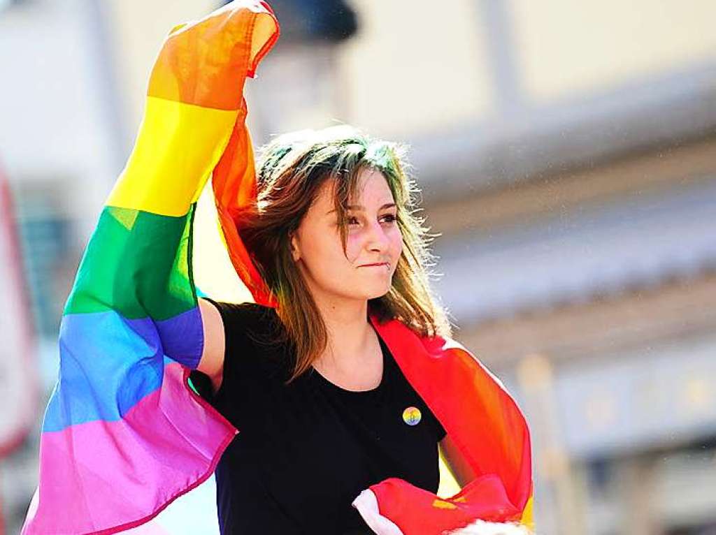 CSD-Parade in Freiburg – ein buntes Statement fr Liebe und Toleranz.