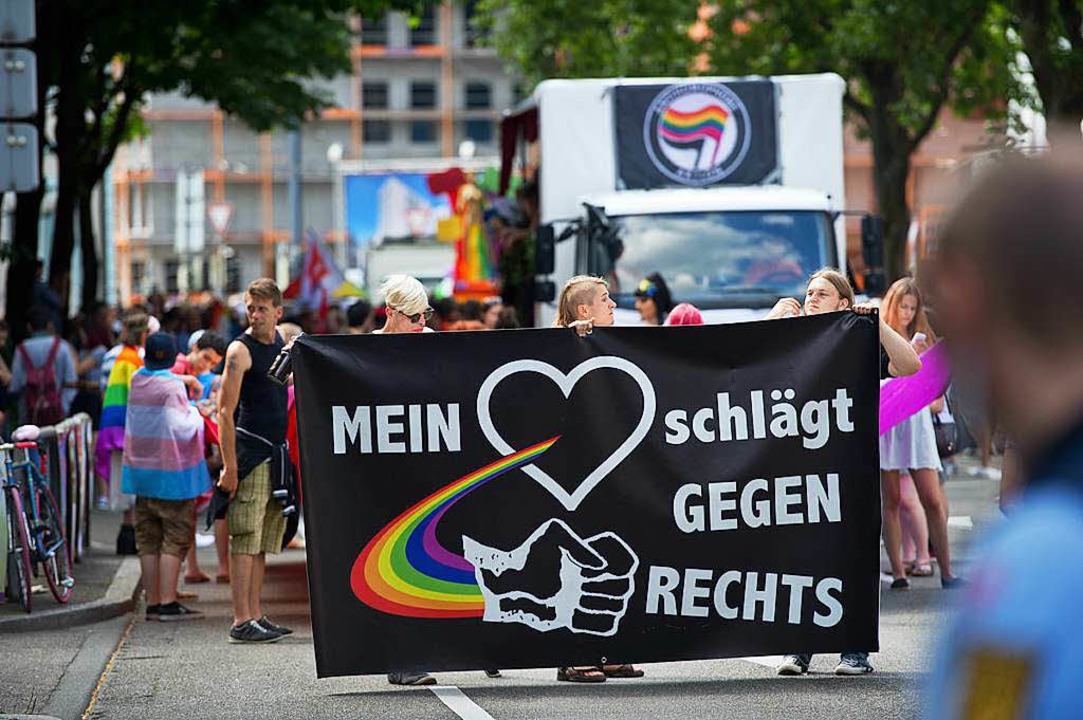 Bunter, bunter, CSD: Die große Parade durch die Freiburger Innenstadt.  | Foto: Miroslav Dakov