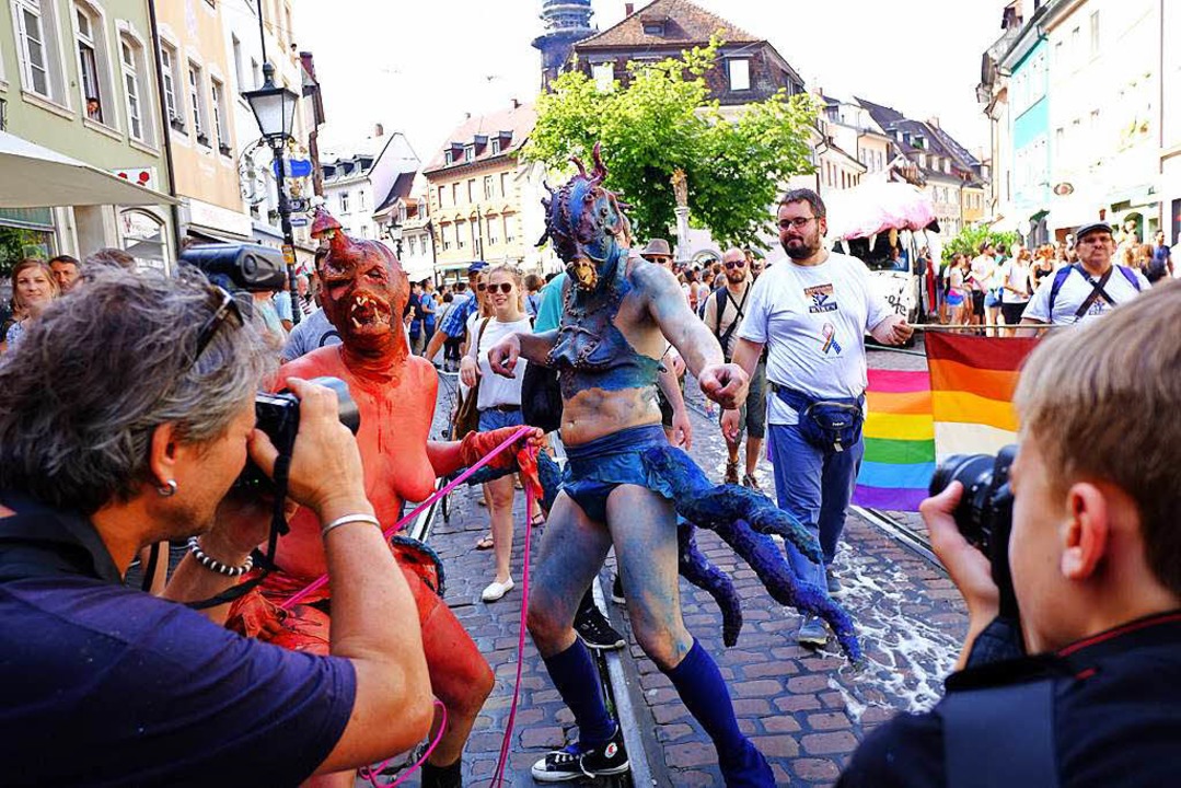Bunter, bunter, CSD: Die groe Parade durch die Freiburger Innenstadt.  | Foto: Miroslav Dakov