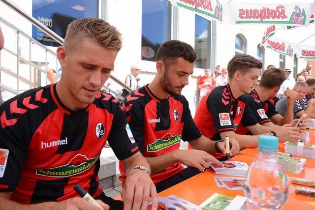 Fotos: SC Freiburg prsentiert seine Trikots in Rothaus