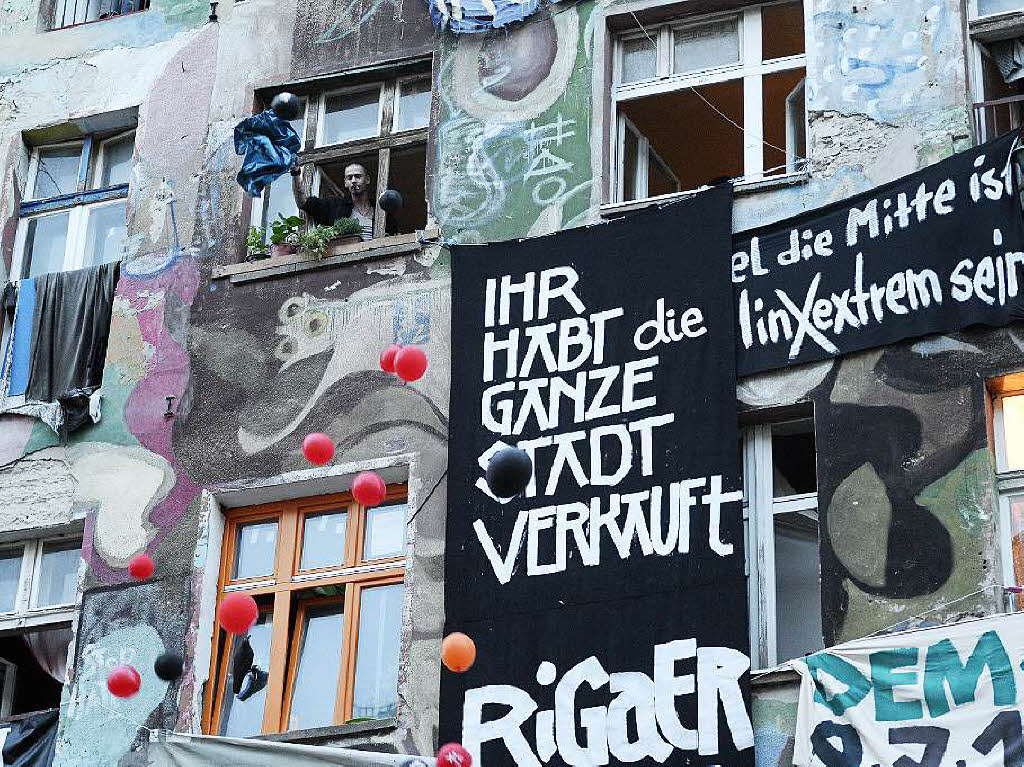 Krawalle in Berlin-Friedrichshain: Linke und linksextreme Gruppen untersttzen Autonome, die Huser in der Rigaer Strae bewohnen.