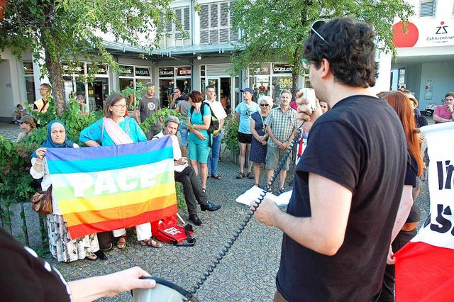 Kundgebung der Linken fr Oper rechter...precher des Kreisverbandes der Linken.  | Foto: Regine Ounas-Krusel
