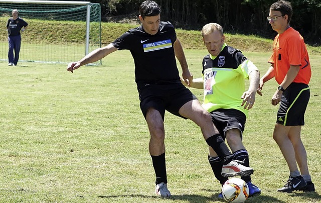 Her mit dem Ball: Nach 28 Partien kamen vier Mannschaften dem Finale nher.   | Foto: Hans-Jrgen hege