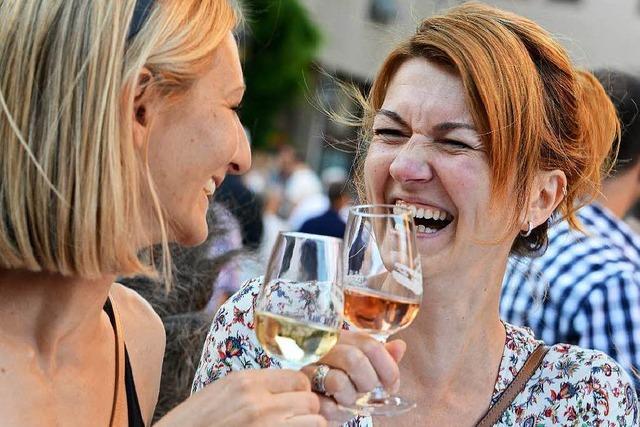 Fotos: 26. 000 Menschen feiern beim Freiburger Weinfest auf dem Mnsterplatz