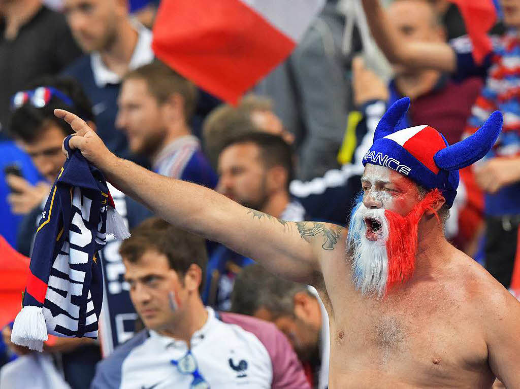 Einfallsreichtum kennt keine Grenzen beim mnnlichen Publikum der EM 2016. Hier sind die lustigsten Fanbemalungen aus Frankreich.