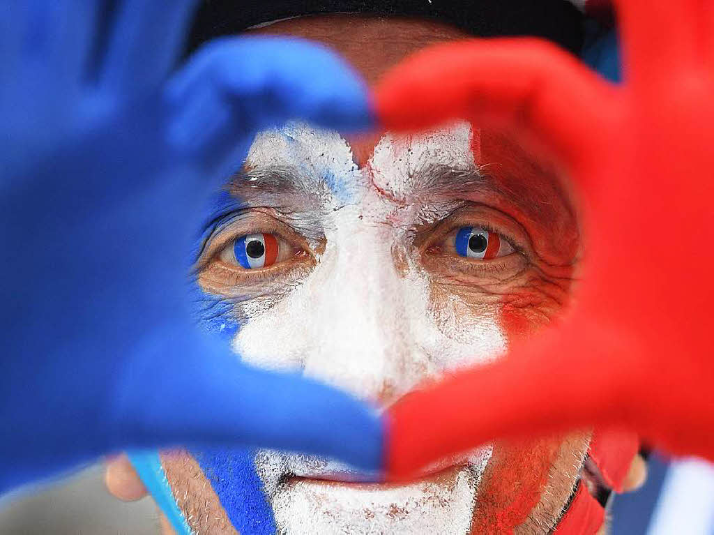 Einfallsreichtum kennt keine Grenzen beim mnnlichen Publikum der EM 2016. Hier sind die lustigsten Fanbemalungen aus Frankreich.