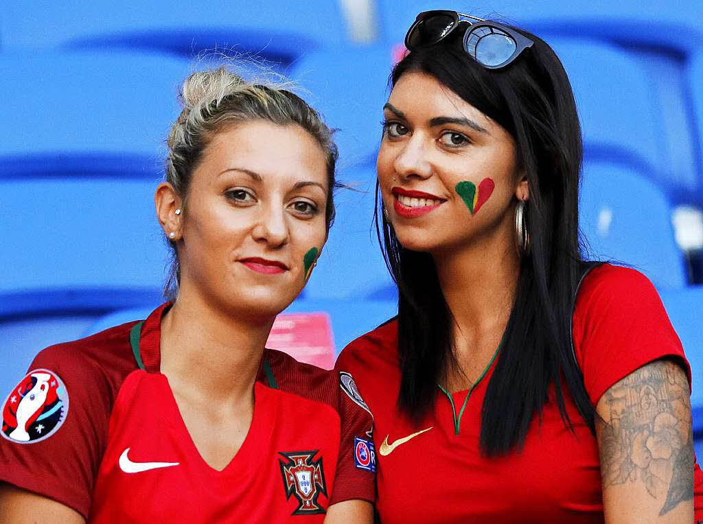 Nicht nur Mnner fiebern mit, auch jede Menge weibliche Fans waren in den Stadien der EM 2016 in Frankreich mit dabei. Die schnsten Fangirls in unserer Fotogalerie.