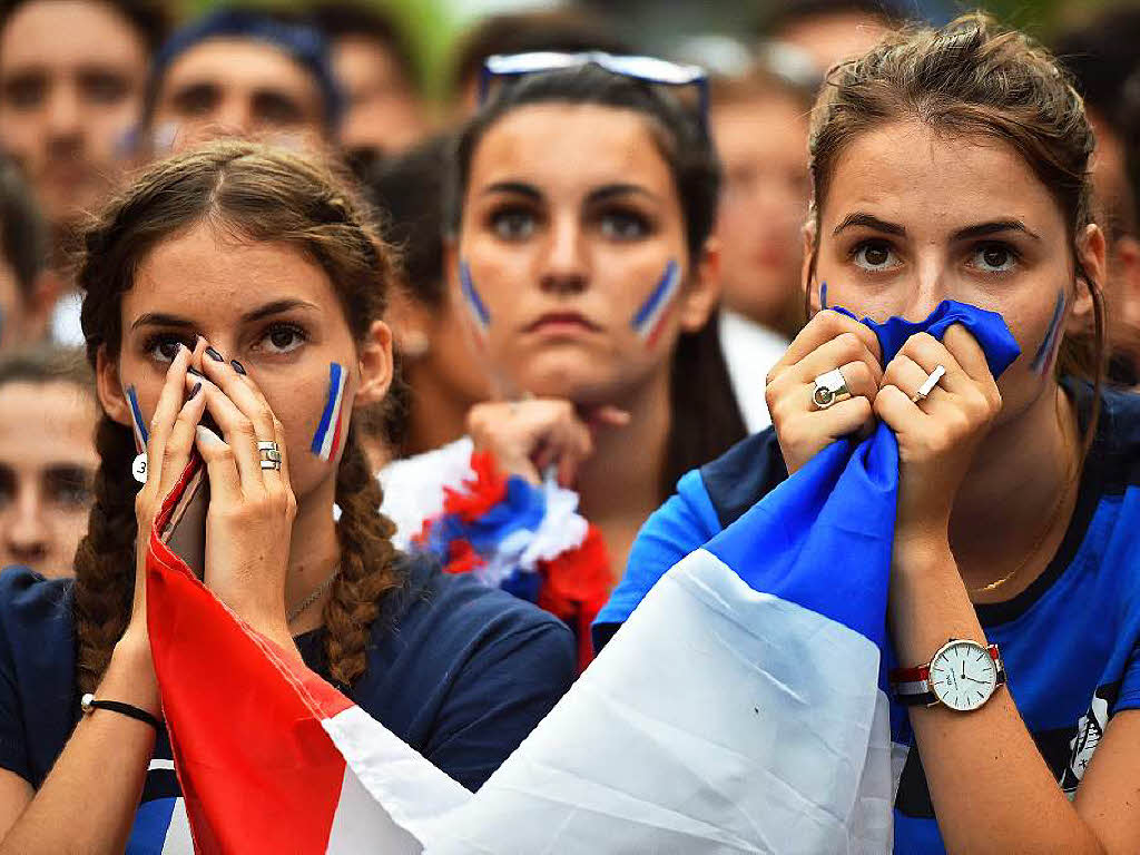 Nicht nur Mnner fiebern mit, auch jede Menge weibliche Fans waren in den Stadien der EM 2016 in Frankreich mit dabei. Die schnsten Fangirls in unserer Fotogalerie.