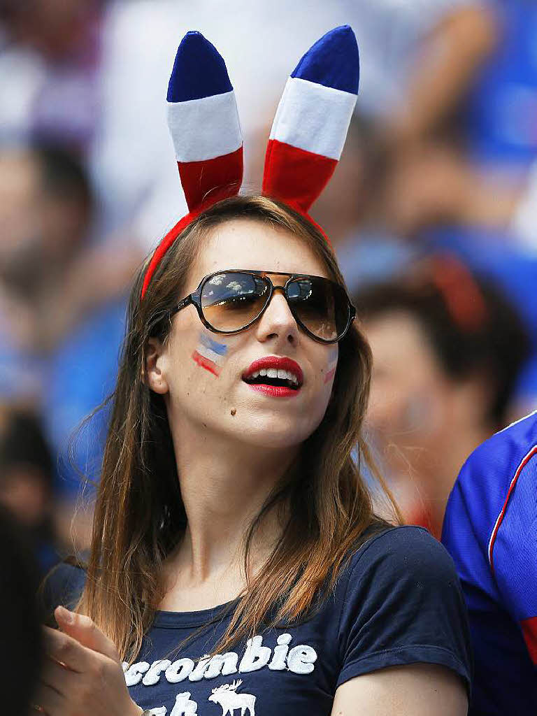 Nicht nur Mnner fiebern mit, auch jede Menge weibliche Fans waren in den Stadien der EM 2016 in Frankreich mit dabei. Die schnsten Fangirls in unserer Fotogalerie.