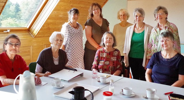 Einmal im Monat treffen sich die Lehre...chts) mit acht von 20 Ehrenamtlichen.   | Foto: Katharina Bchle
