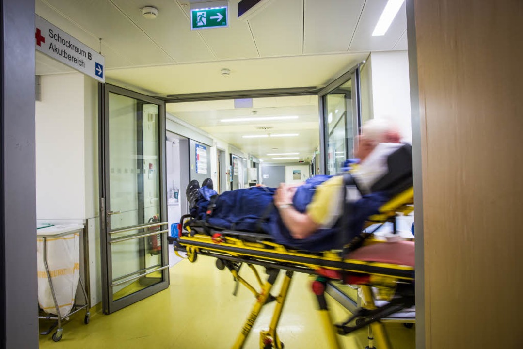 Mediziner im Notfallzentrum der Uniklinik Freiburg arbeiten unter Druck