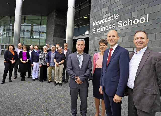 Dekan Prof.  Philipp Eudelle (4. v. r....n Kollegen beim Besuch in  Newcastle.   | Foto: Simon Williams/Hochschule Offenburg