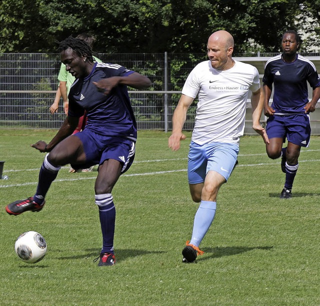 Am Endress+Hauser-Fuballturnier nahm ...n der Gemeinschaftsunterkunft leben.    | Foto: ZVG