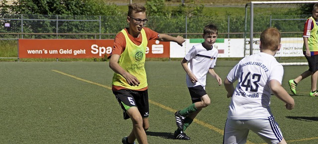 Spannende Zweikmpfe lieferten sich di...ieler beim Sommerfest des SV Todtnau.   | Foto: Verena Wehrle