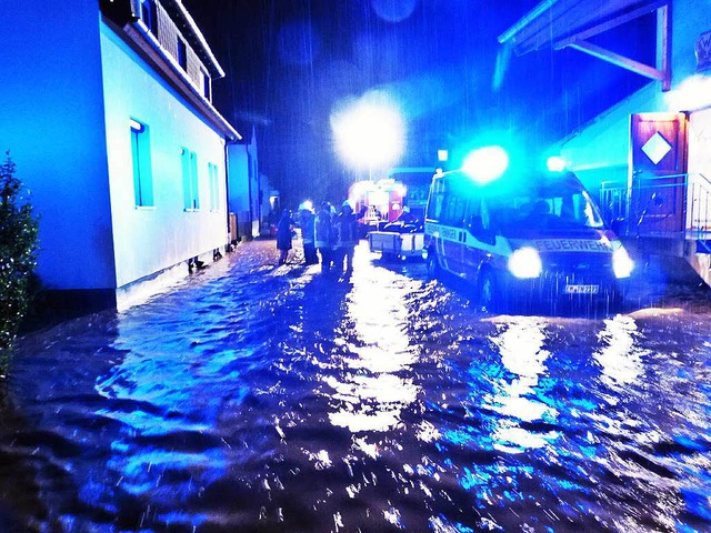 Wenn die Strae zum Fluss wird &#8211;...ringen (Kreis Emmendingen) Ende Juni.   | Foto: Aribert Rssel/Sylvia Sredniawa