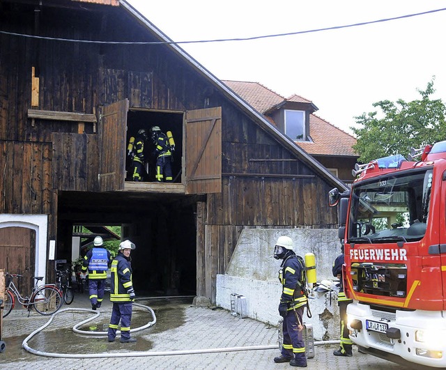 Am Montagabend hat ein an ein Wohnhaus... htte  Schlimmeres passieren knnen.   | Foto: Wolfgang Knstle