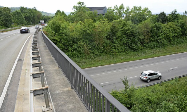 Das wrde Altweil entlasten: vom Palmr...pe direkt hinunter auf die B3 (rechts)  | Foto: Hannes Lauber