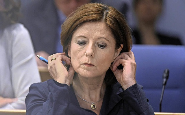 Der missglckte Verkauf des Flughafens... Malu Dreyer (SPD) in die Bredouille.   | Foto: dpa