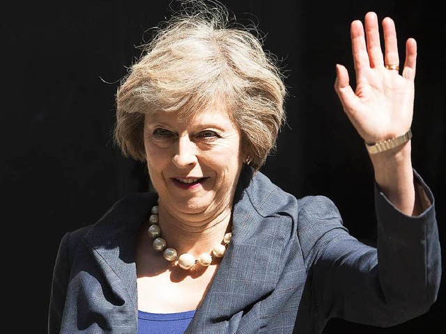 Theresa May am Dienstag vor ihrem knftigen Regierungssitz  | Foto: AFP