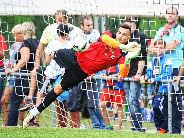 Dem Sportclub ganz nah: 2550 Fans kame...  Ersatztorhter Kai Eisele zu sehen.   | Foto: Achim Keller