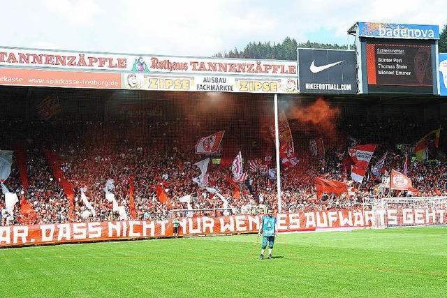 FC Villingen gegen Schalke 04 im Schwarzwaldstadion