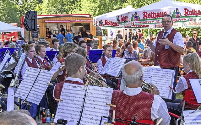 Beim Waldfest der Trachtenkapelle Roth...ingen unter Leitung von Markus Blle.   | Foto: Chris Seifried