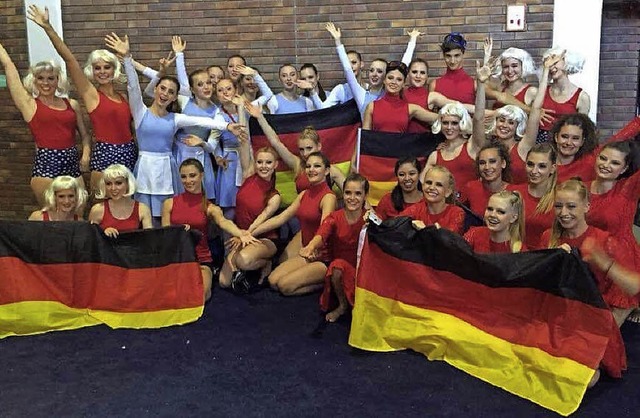 Tanzsportlerinnen der Schulen Armin Kr...n und vom 1. Jazzdance Club auf Jersey  | Foto: privat