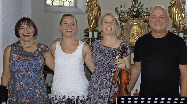 Hildegard Koch, Eva Koch, Katharina M...in der Herz-Jesu-Kapelle Harpolingen.   | Foto: Michael Gottstein