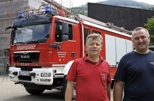 Tegernaus Abteilungskommandant Bernd R...zielle bergabe des neuen Fahrzeugs.    | Foto: Ralph Lacher