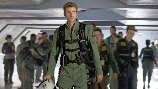 Wie knnen die Erdlinge ihren Planeten...Hemsworth als Kampfpilot Jake Morrison  | Foto: Fox