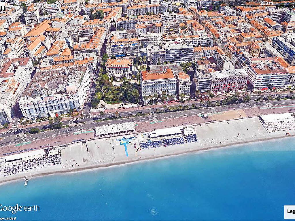 Der Ausschnitt aus Google Earth zeigt den Abschnitt der Promenade des Anglais in Nizza, Frankreich, an dem am spten Abend des 14.07.2016 ein Lastwagen bei den Feiern zum Nationalfeiertag in eine Menschenmenge gerast ist.