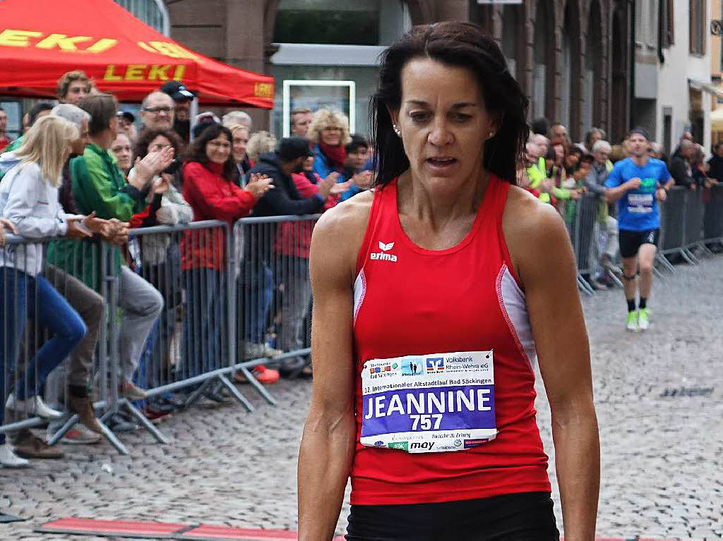 Jeannine Kaskel berquerte als erste Frau beim Grand-Prix-Lauf die Ziellinie.