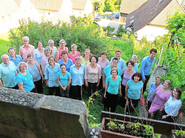 Den Chor inTakt gibt es seit 20 Jahren...Benefizkonzert in der Isteiner Kirche.  | Foto: Jutta Schtz