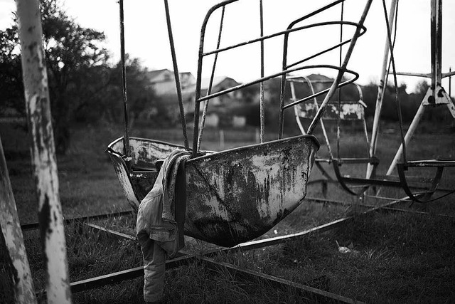 Impressionen der Ukraine-Reise: Eine heruntergekommene Schiffschaukel  | Foto: Gabriele Fssler