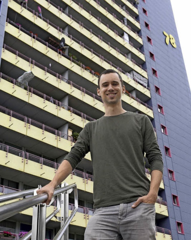 Noch im Hochhaus: der Sozialarbeiter Felix Klle.  | Foto: Ingo Schneider