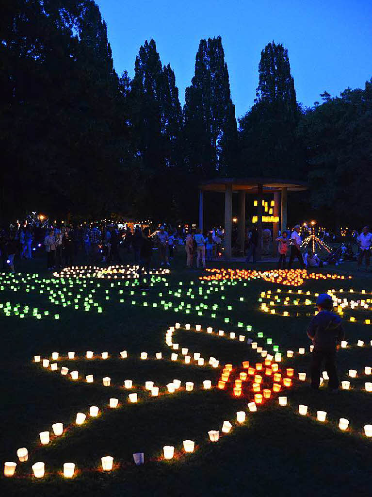 Rund 15000 Lichter und ein vielseitiges Programm machen das Lichterfest zu einem Event fr jedes Alter.