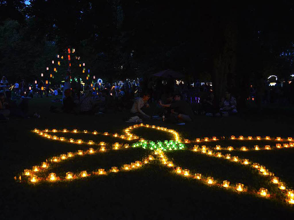Rund 15000 Lichter und ein vielseitiges Programm machen das Lichterfest zu einem Event fr jedes Alter.