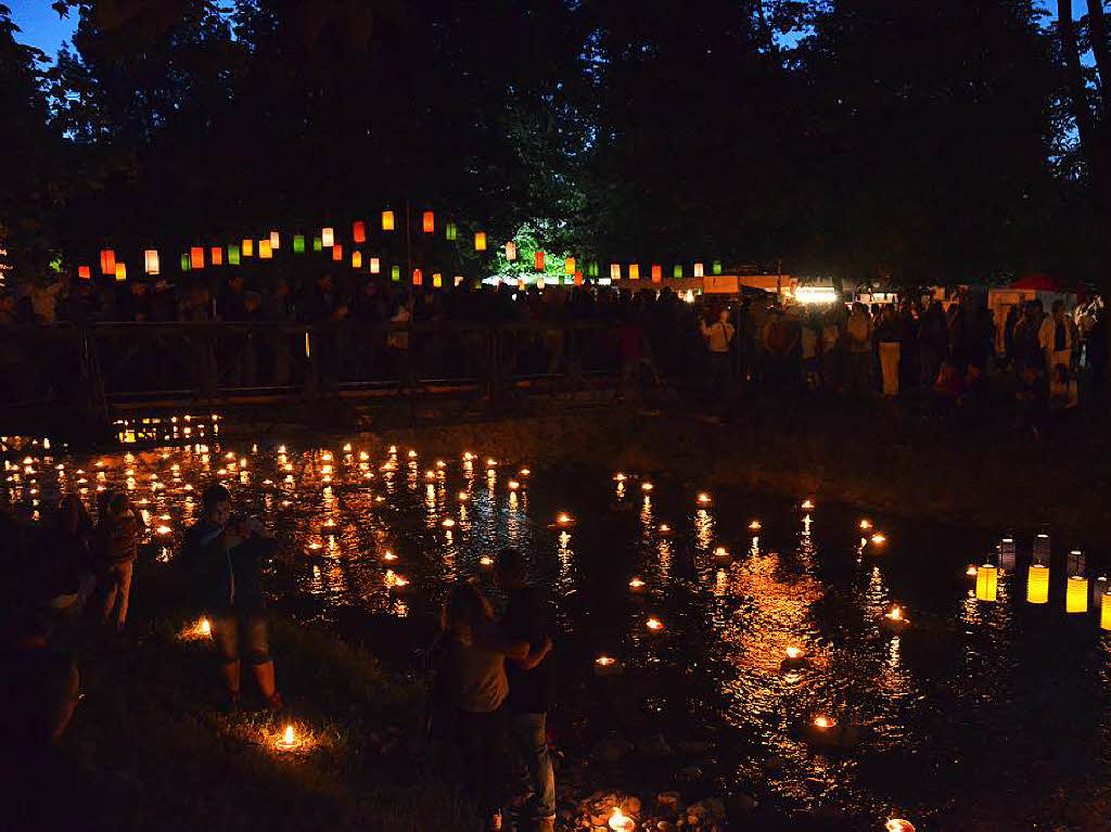 Rund 15000 Lichter und ein vielseitiges Programm machen das Lichterfest zu einem Event fr jedes Alter.