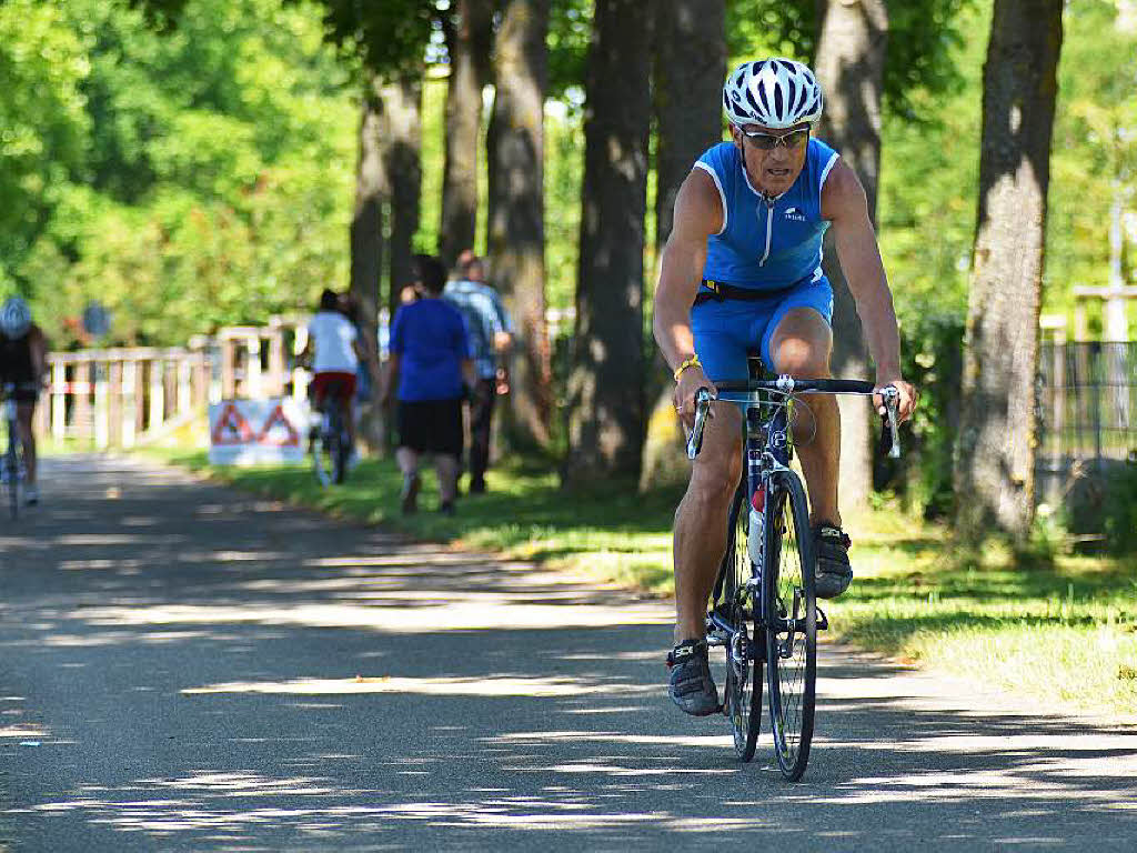 Kraftprobe in drei Akten: Impressionen vom Freiburg-Triathlon rund um den Seepark.