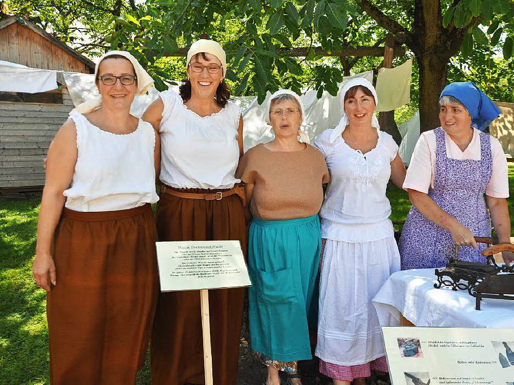 Die Wschefrauen Renate Wachsmann, Antje Sievers, Margarete Gramelspacher, Ursula Gramelspacher und Waltraud Giesen (von links)