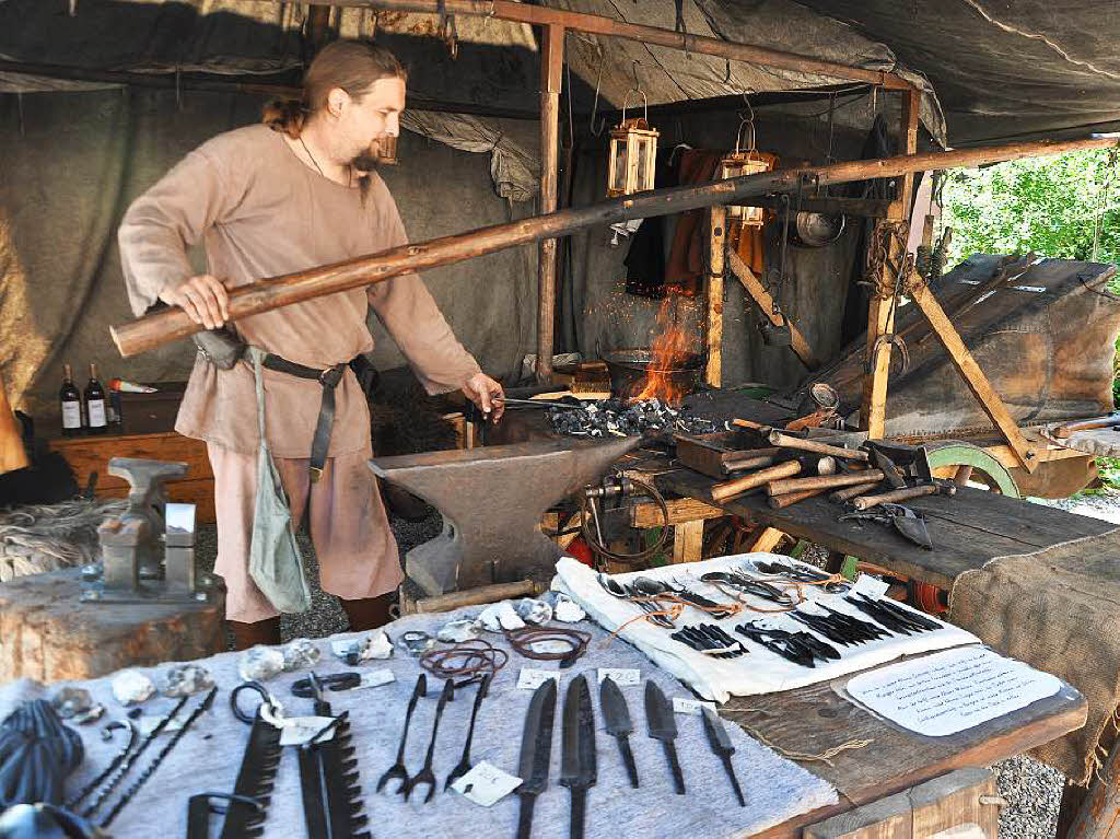 Michael Engel aus Kappel-Grafenhausen in seiner Mitmach-Schmiede an historischer Sttte in der Schmiedegasse