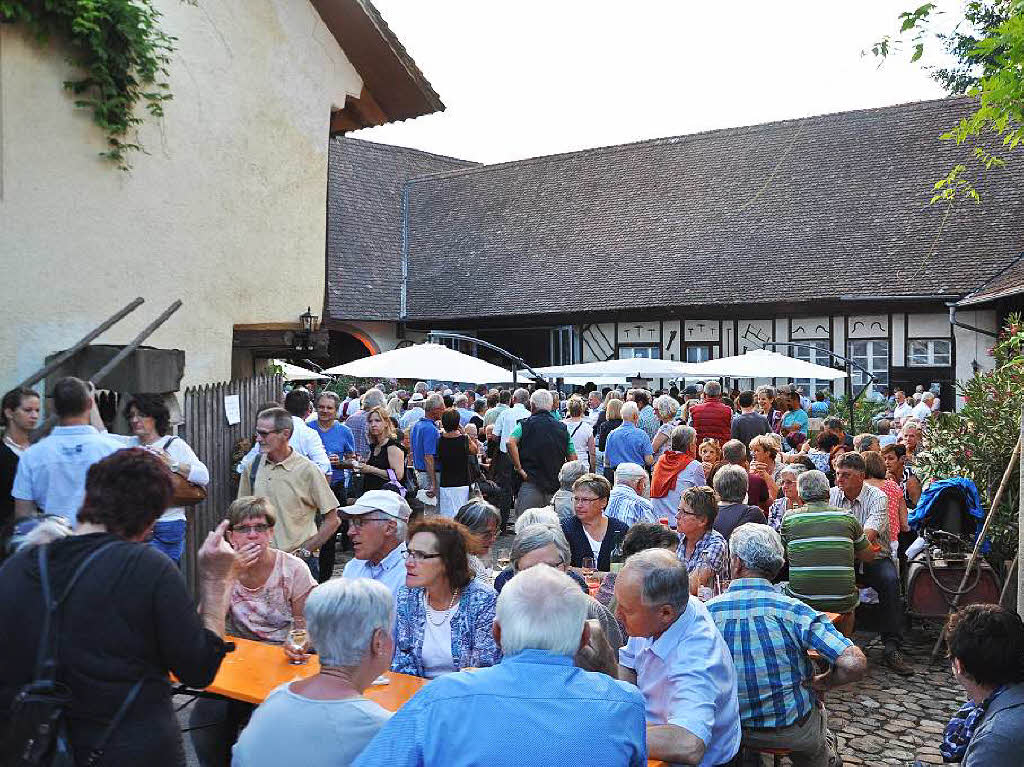 Beim Konzert der Reeperbahn-Combo gab es vor und im Weingut Wagenmann keinen Platz mehr.