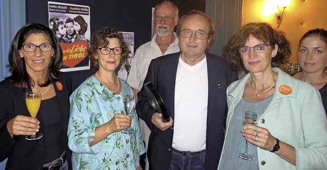 Auf 60 Jahre Kino Kandern stieen Barb...von links) bei der Jubilumsfeier an.   | Foto: Frey