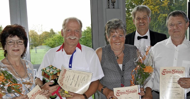Fr 40 Jahre Mitgliedschaft geehrt (vo...en der Vorstand des RSV Karl Thomann.   | Foto: Marion Rank