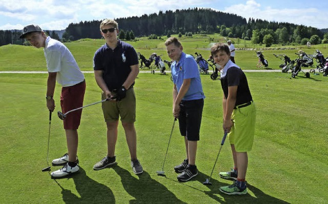 Alles im Griff: die Nachwuchsgolfer au...den Vergleich mit ihren Konkurrenten.   | Foto: simoneit