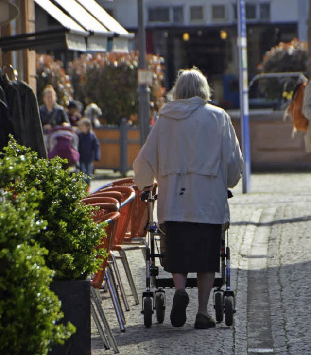 Senioren in der Stadt  | Foto: Gerhard Walser