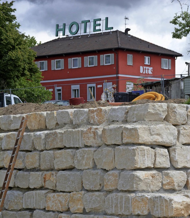 Zwischen der B3 und dem Hotel Leopoldshhe soll ein EInkaufcenter entstehen.   | Foto: Lauber
